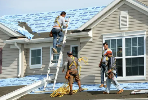 Top 5 Advantages of Scheduling Professional Seasonal Roof Maintenance